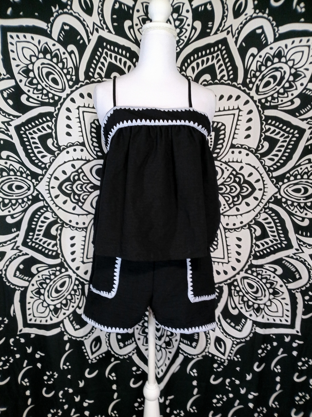 2 Piece Set Black Trim Detail Spaghetti Strap Tank Top & Shorts